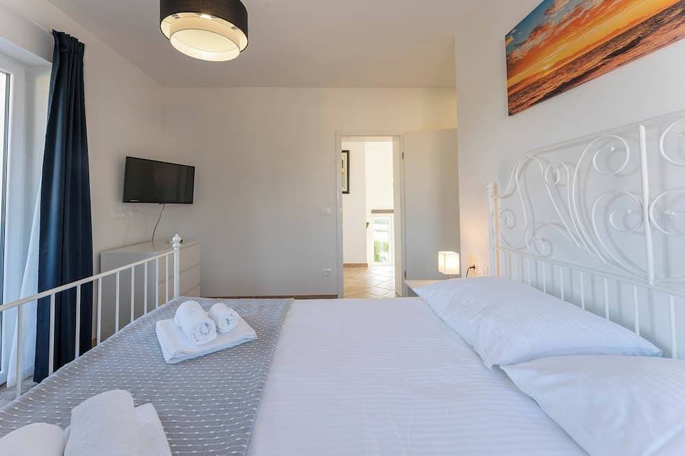 Foto 2 von 30: Exklusive Villa mit großzügigem Poolbereich