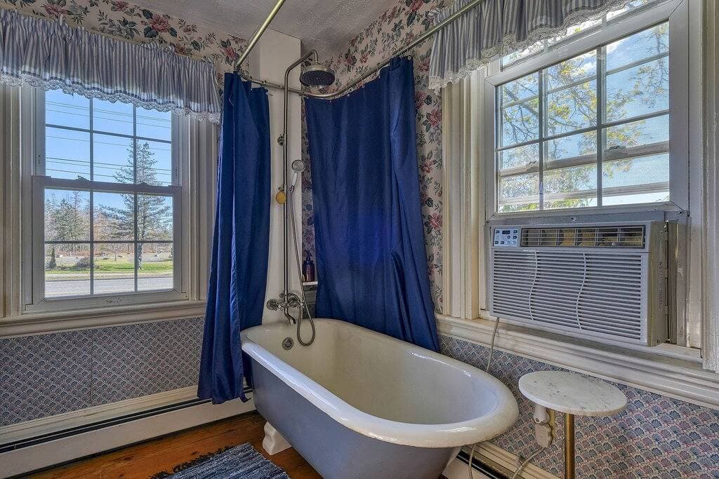 Foto 9 von 25: 1 Lovely Suite in Bar Harbor Open Hearth Inn