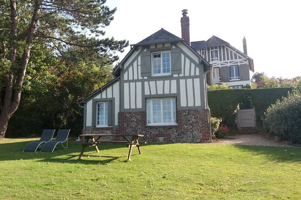 Ferienhaus mit Charme in einem Landschaftsgarten mit Blick aufs Meer 1