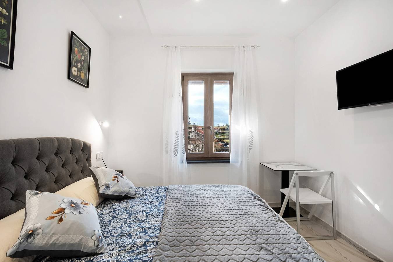 Foto 7 von 20: Zimmer Mare mit privatem Bad und Bergblick