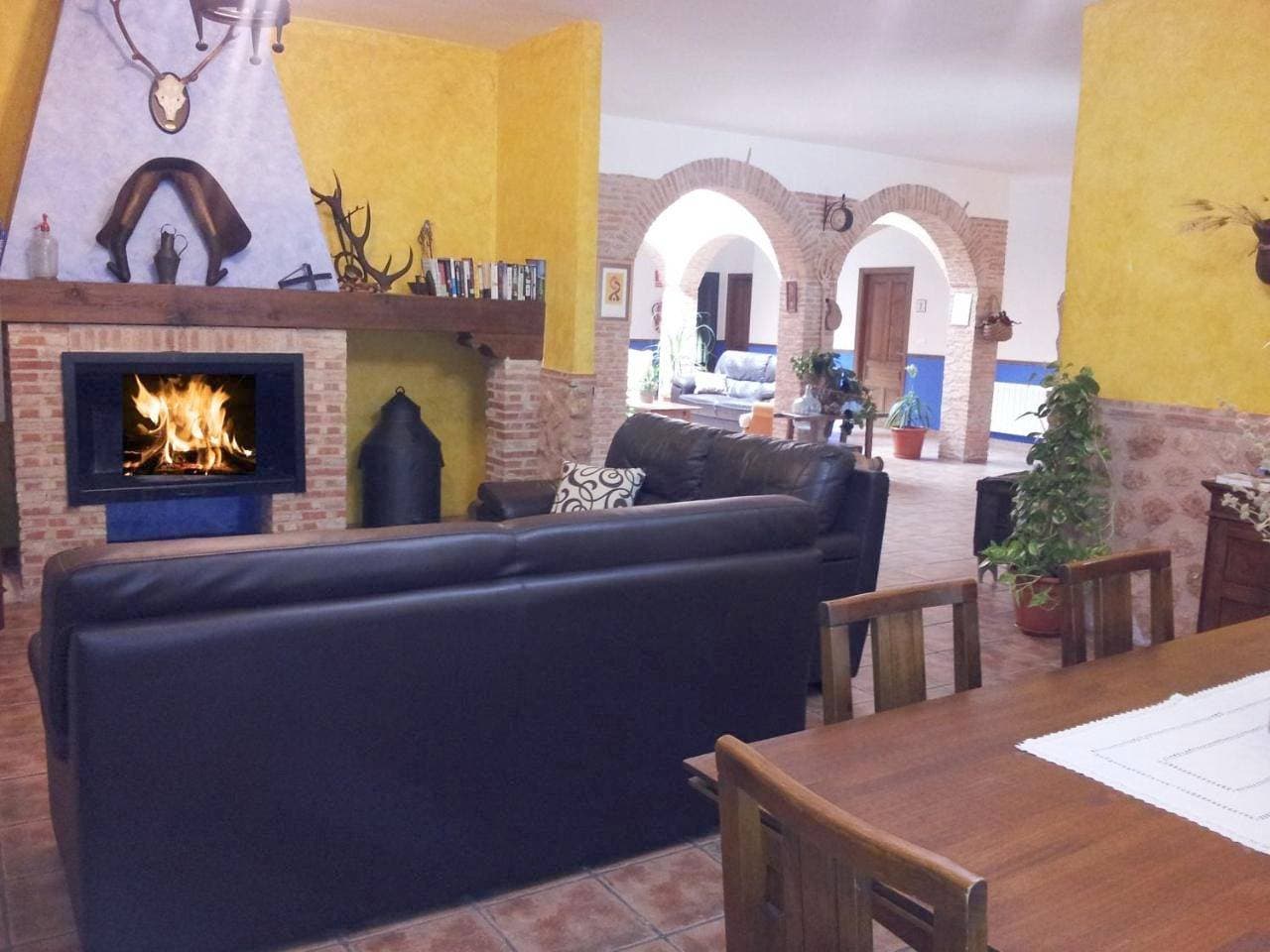 Foto 4 von 32: Six-Bedroom House