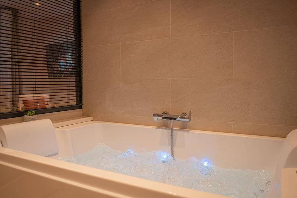 Foto 2 von 29: King Suite with Spa Bath