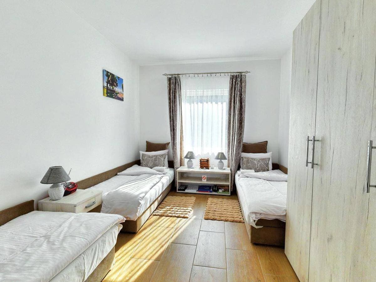 Foto 4 von 37: Two-Bedroom Apartment