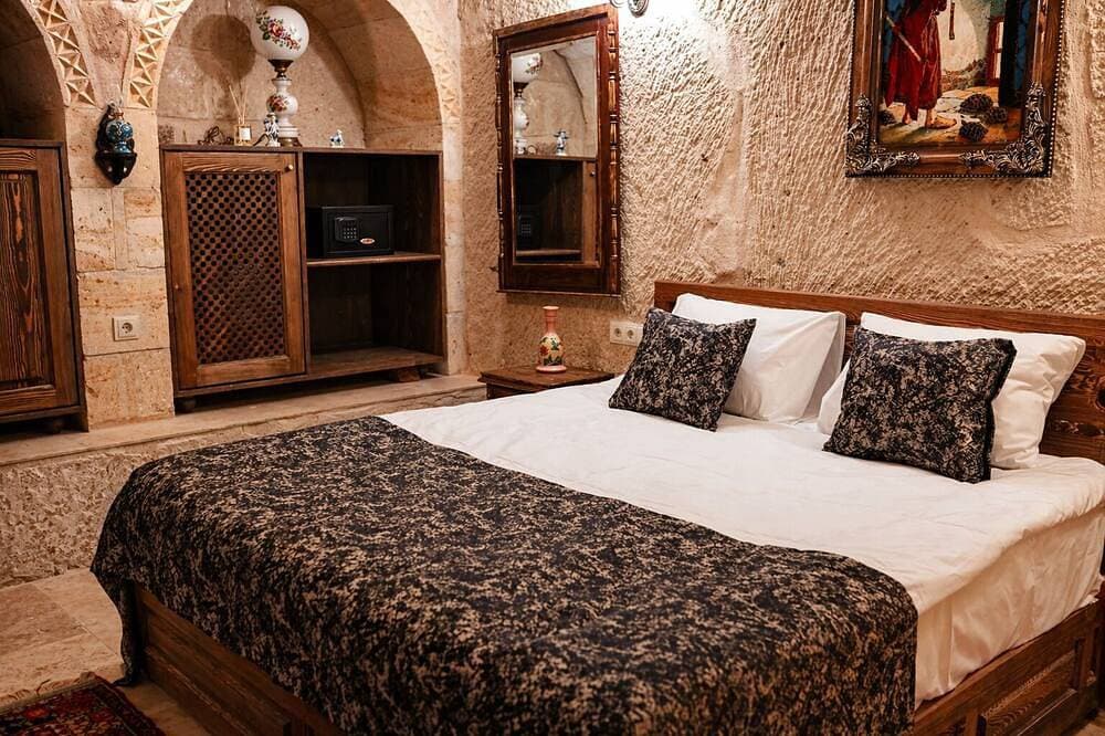 Foto 5 von 30: Historic Cave Home Facing Majestic Ortahisar Castle