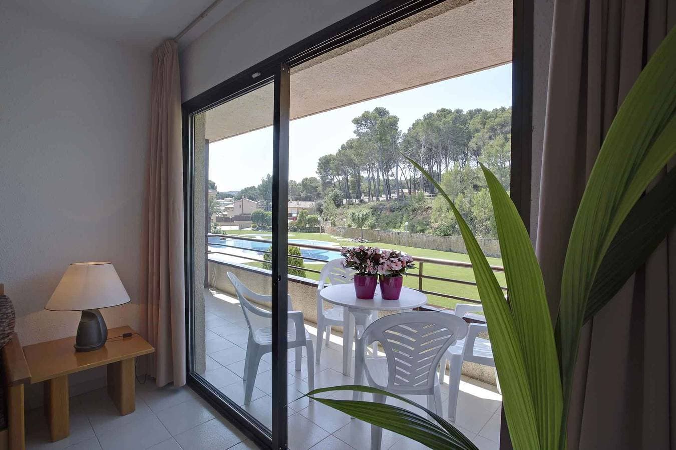 Foto 9 von 22: Studio mit Balkon, Klimaanlage und Internet