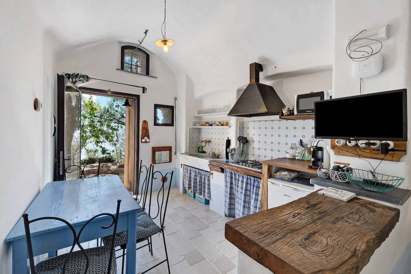Foto 8 von 25: Ferienwohnung 'Ulivo' mit Meerblick, Gemeinschaftsterrasse und WLAN