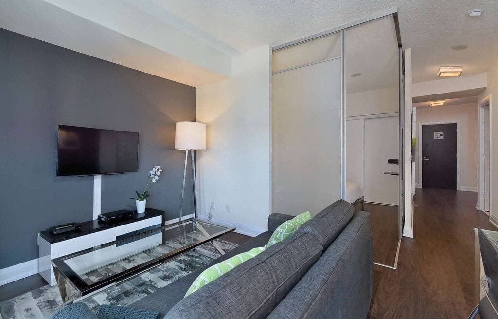 Foto 8 von 9: Hullmark -Prime Location-NorthYork