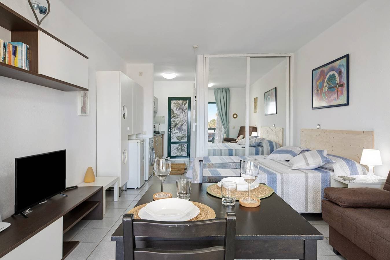 Foto 7 von 21: Ferienwohnung 'Al Sole Studios Playa Roca' mit Meerblick, Gemeinschaftspool und WLAN