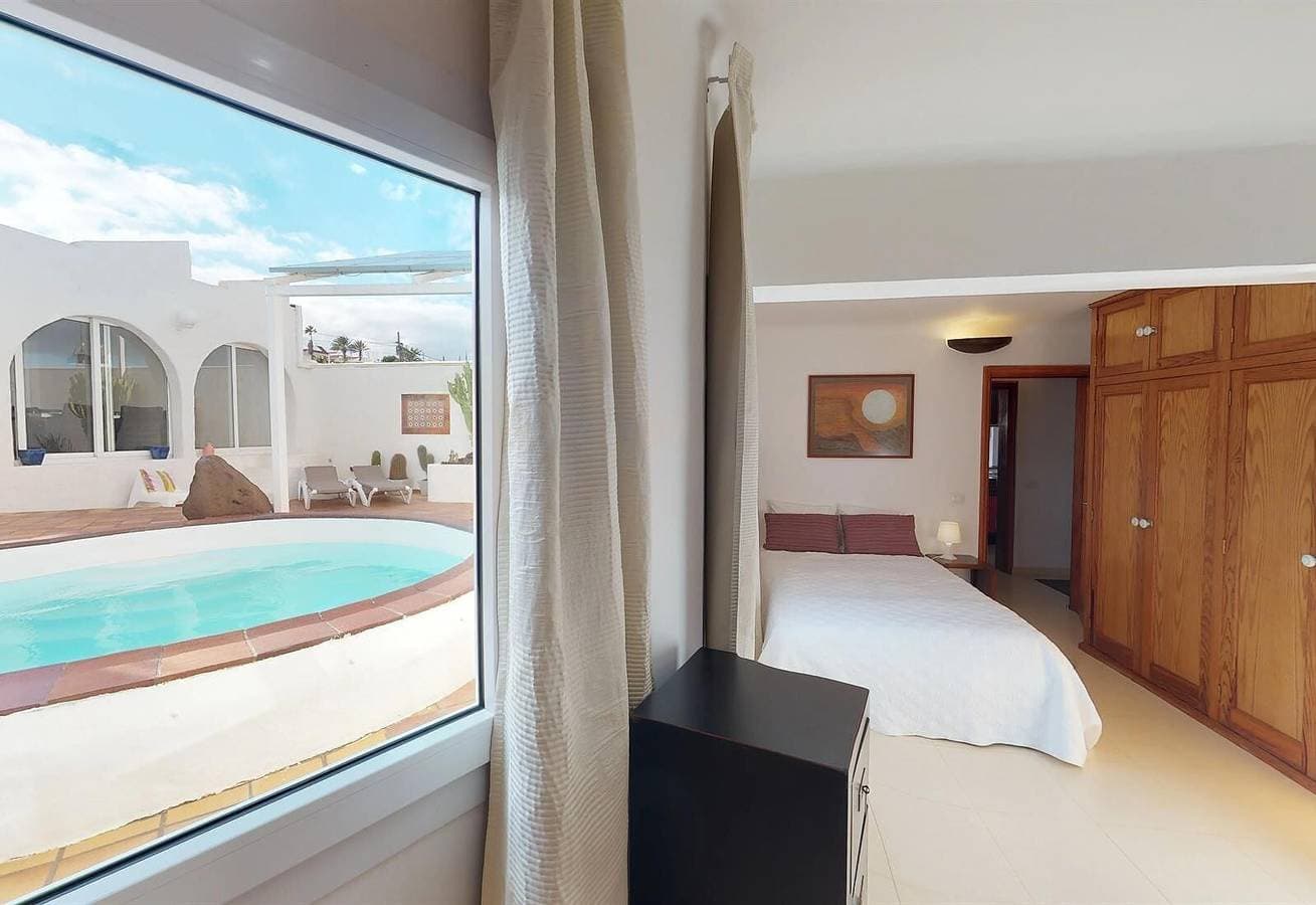 Foto 13 von 33: Wunderschöne Villa am Strand mit Meerblick, privatem Pool und WLAN