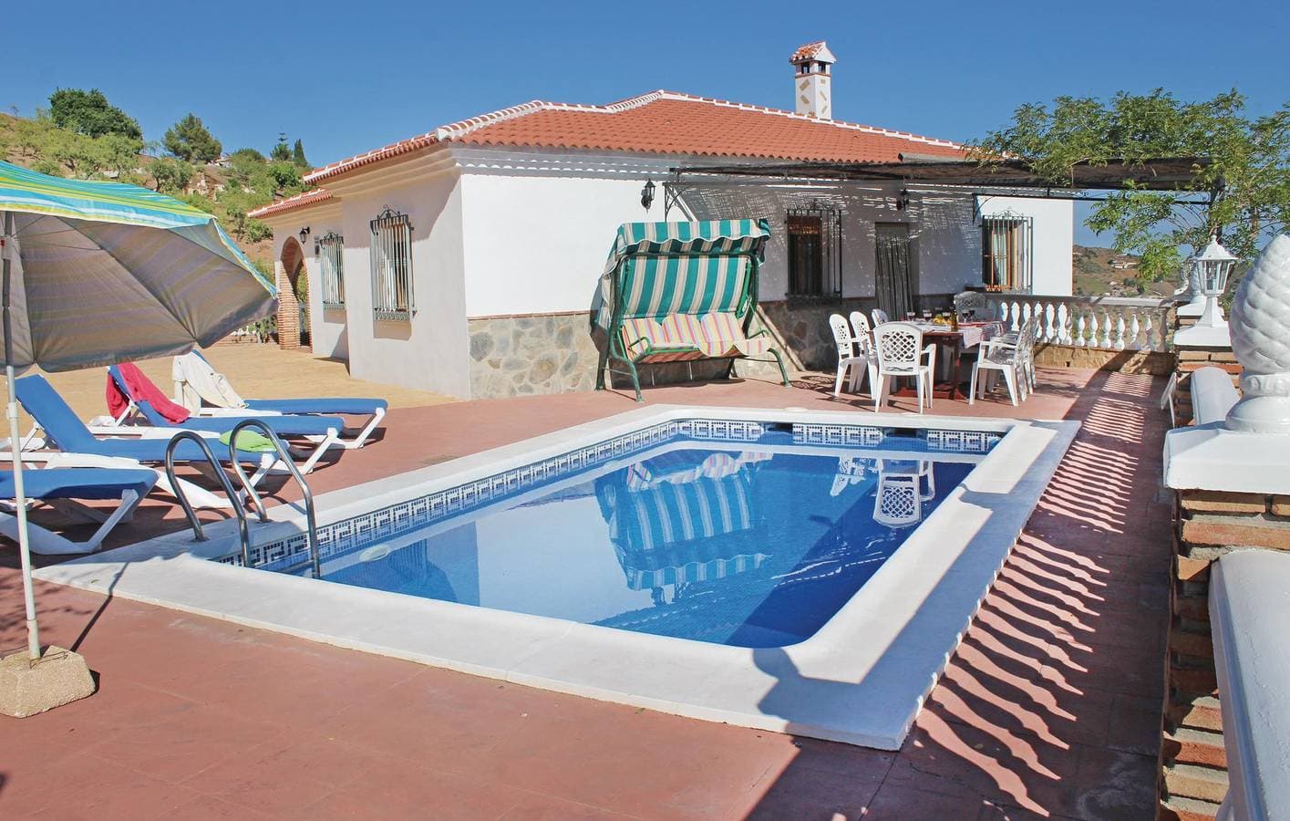 Meerblick-Apartment mit Pool, Terrasse und Kochnische 1