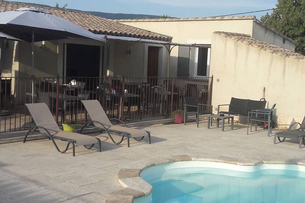 Foto 12 von 26: Dansavan Gite champ de Lavande Luberon Shared swimming pool air conditioning