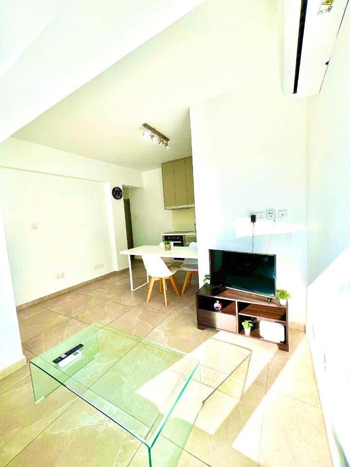 Foto 9 von 28: Seaside Escape - Charming Sunlit 2Br Flat