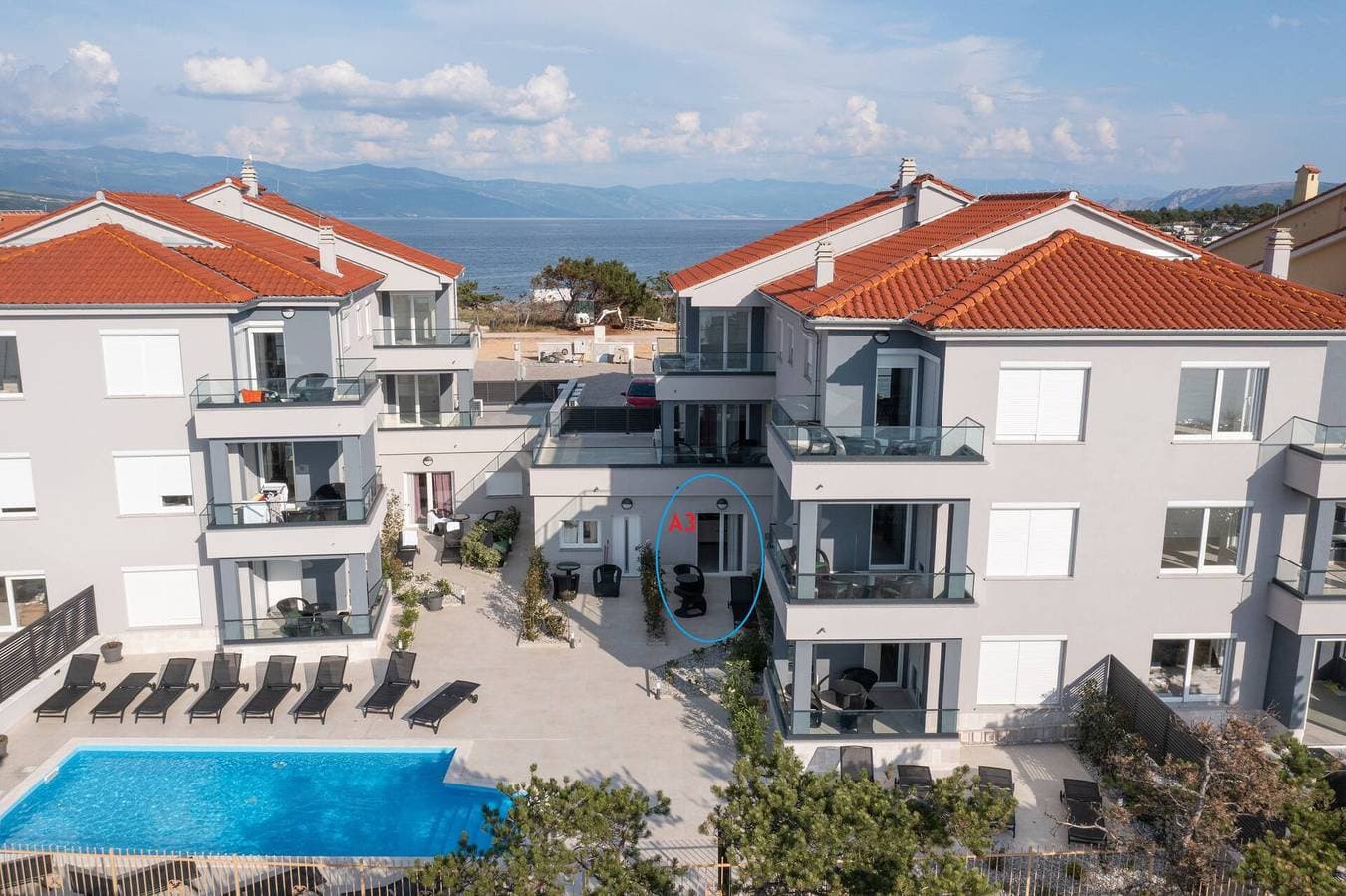 Foto 12 von 13: Luxusapartment Punta Silo - Studio, 30 m vom Meer, Meerblick, Swimmingpool, Außendusche, Smart-TV, Waschraum, privater Parkplatz