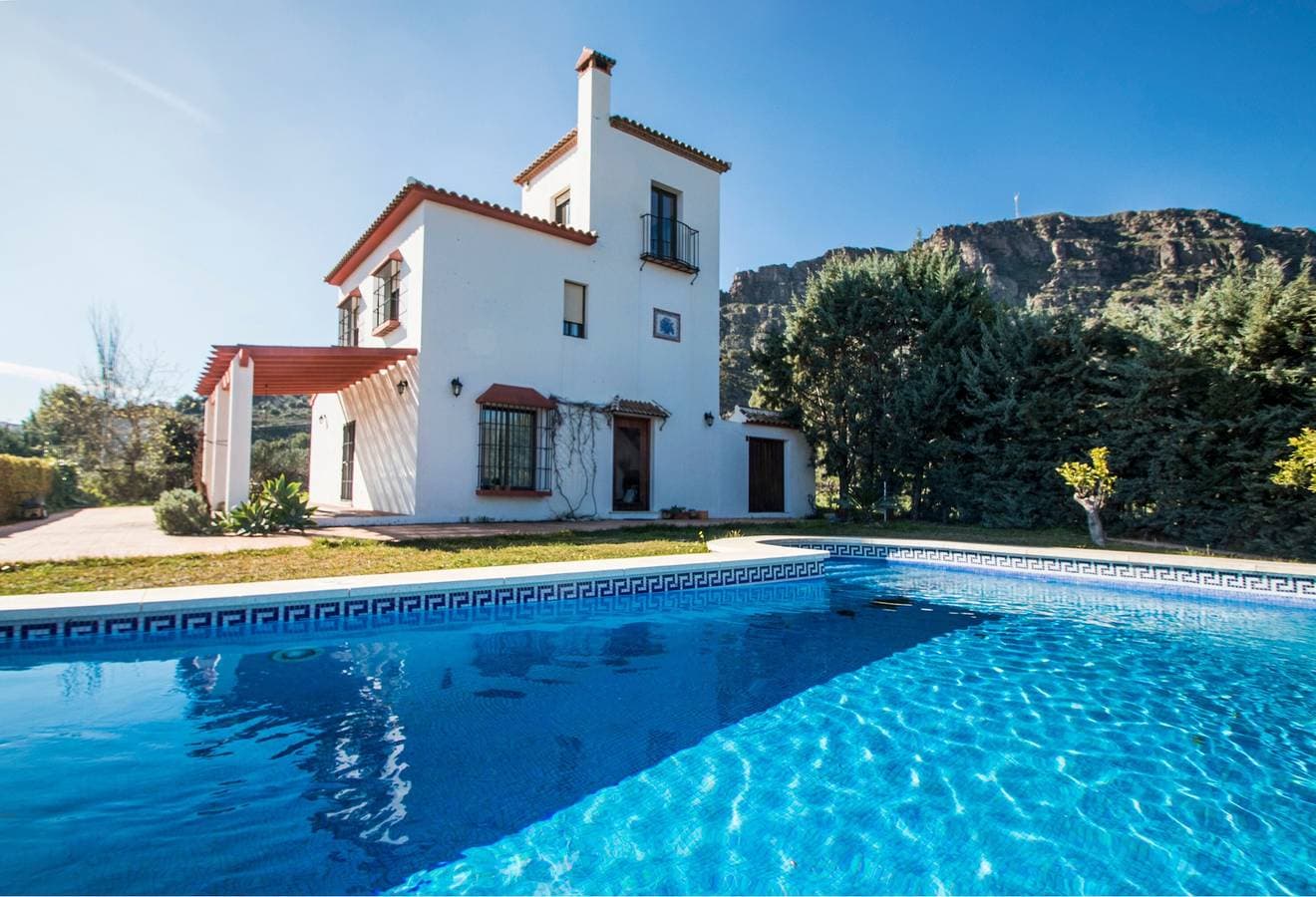 Casa con piscina caminito del rey 1