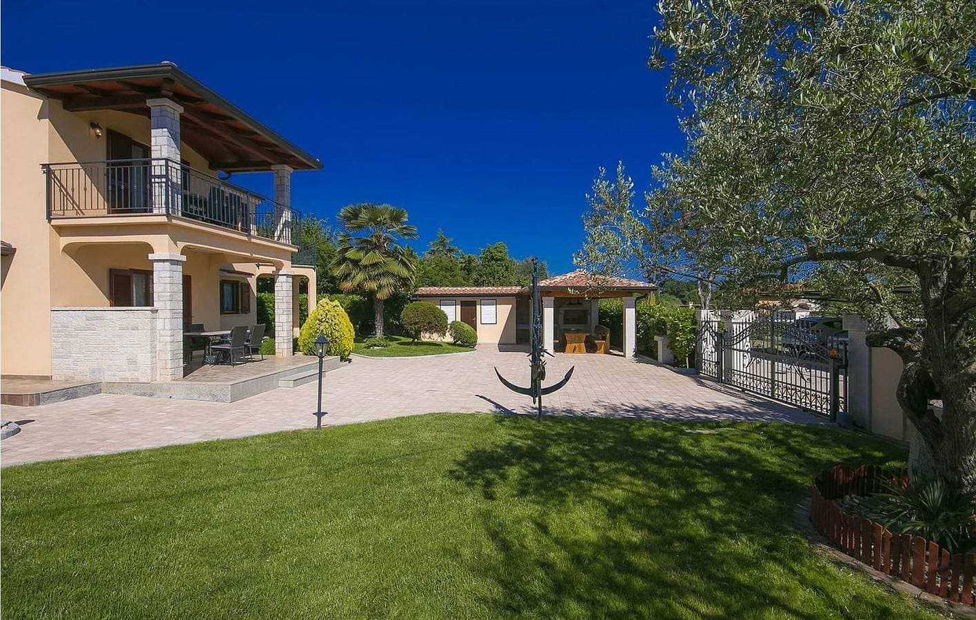 Foto 3 von 25: Charmante Ferienwohnung mit Pool, Terrasse und nur 600 m vom FKK-Strand entfernt