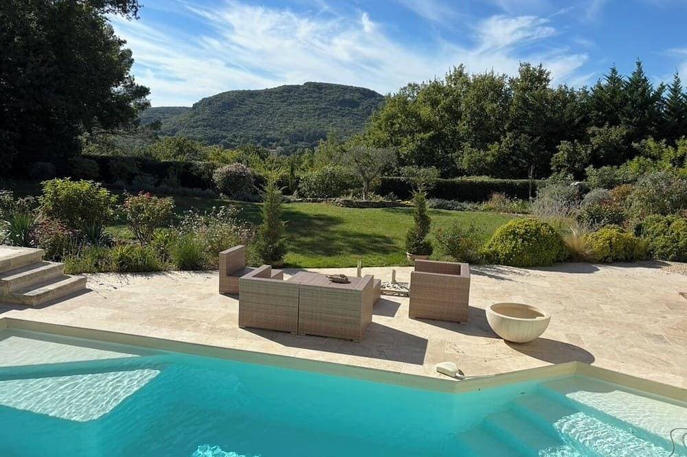 Elegante Villa mit 2 Schlafzimmern, privatem Pool in 30330 Gaujac, Südfrankreich 1