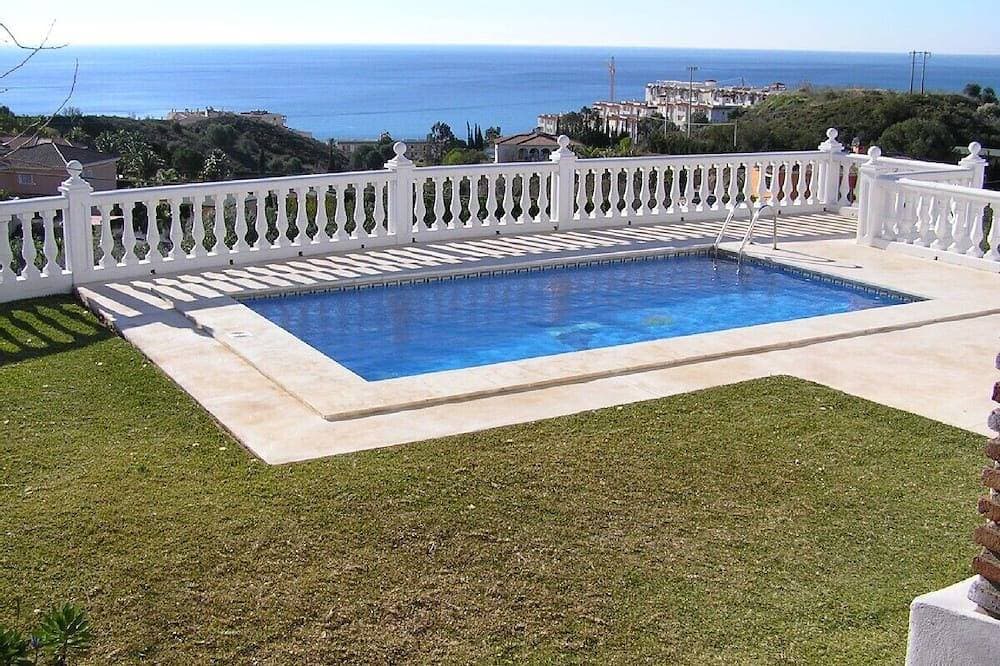 Geräumiges Villa-Apartment mit eigenem Schwimmbecken. Wunderbarer Meerblick 1
