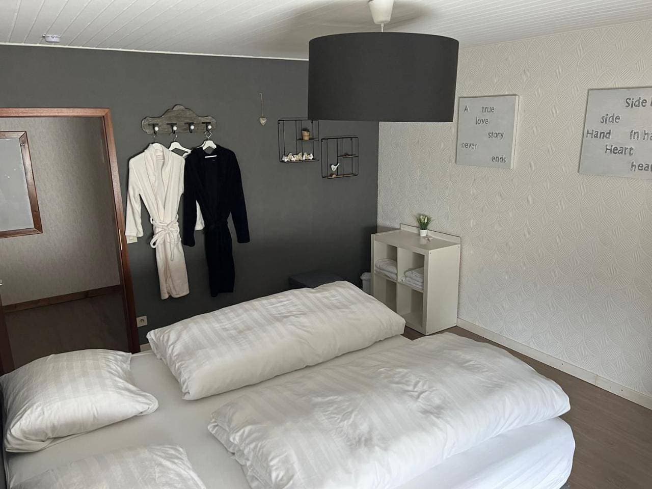 Foto 7 von 8: Large Double Room