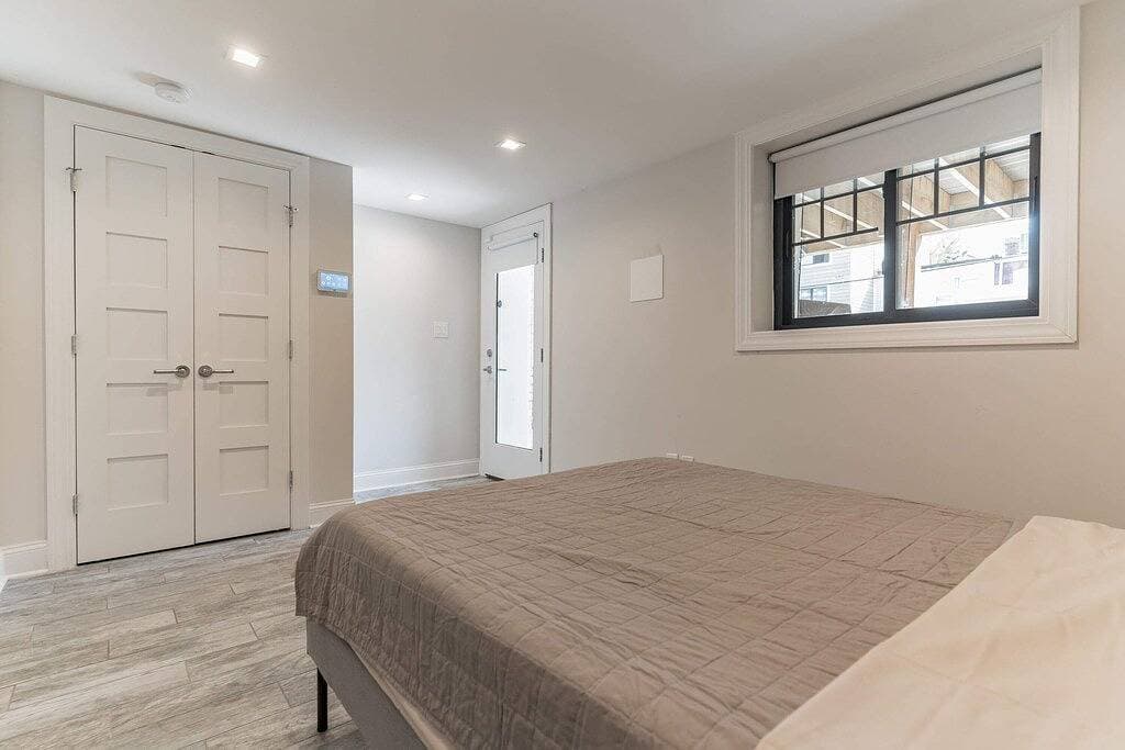 Foto 11 von 21: Lovely English Basement Apartment in Washington Dc