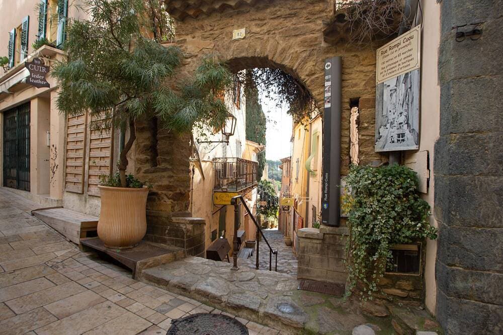 Foto 8 von 24: Village de Bormes les Mimosas