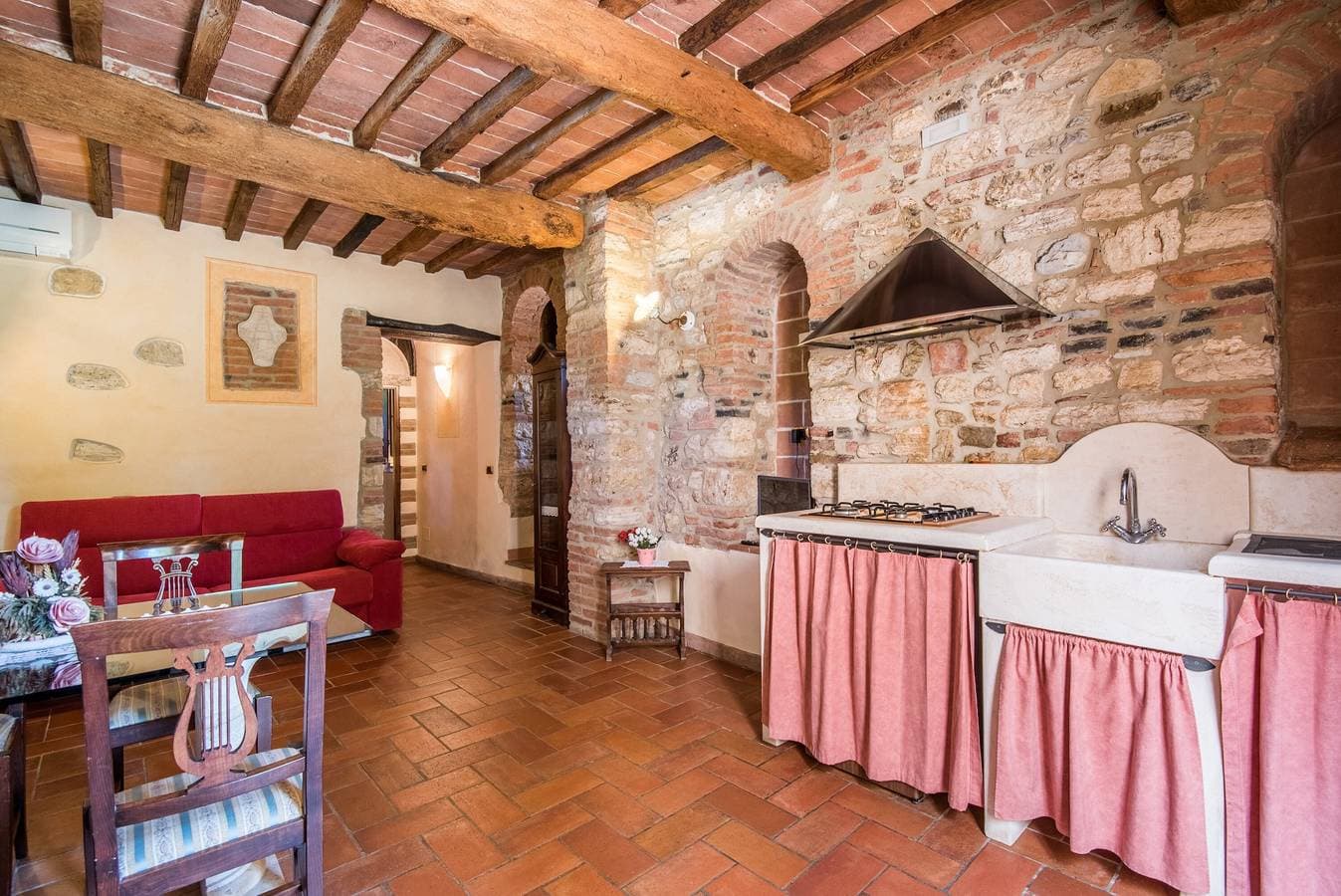 Foto 7 von 28: Ferienwohnung 'Agriturismo Ischieto - La Cantina' mit Gemeinschaftspool, WLAN & Klimaanlage