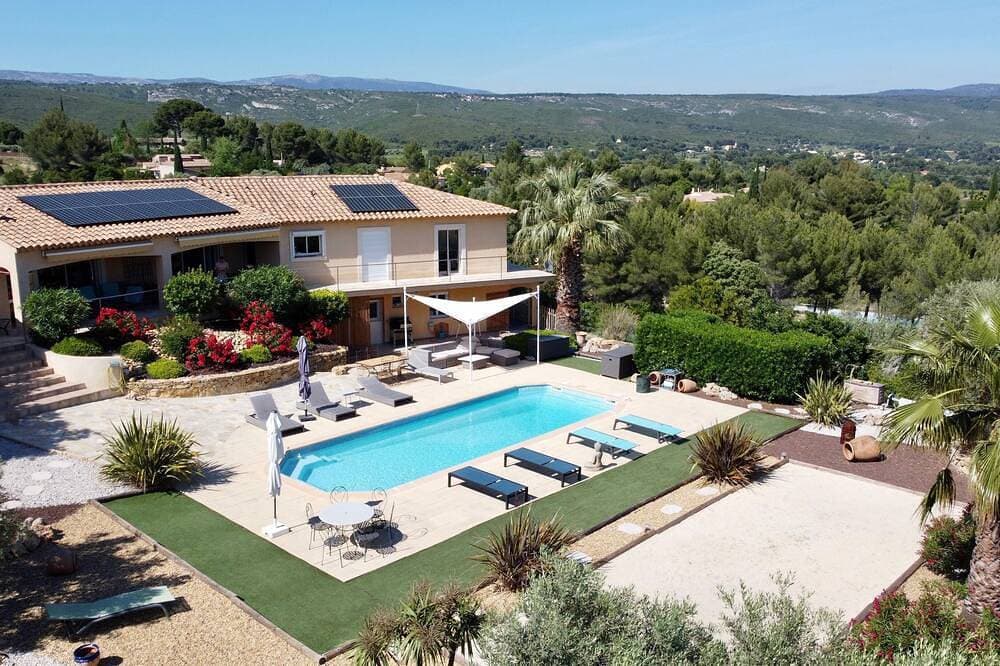 Villa mit High-End-Service, nahe am Meer, beheizter Pool 1