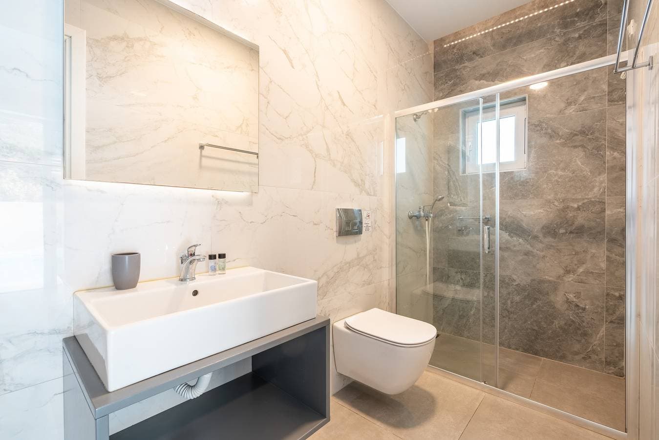 Foto 7 von 20: Ferienwohnung 'Tesoro Del Mare mit Privat Pool 2' mit Bergblick, WLAN und Klimaanlage