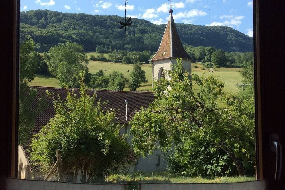 Foto 12 von 22: Cottage Charakter in einem ruhigen Dorf an den Hängen des Monte Poupet