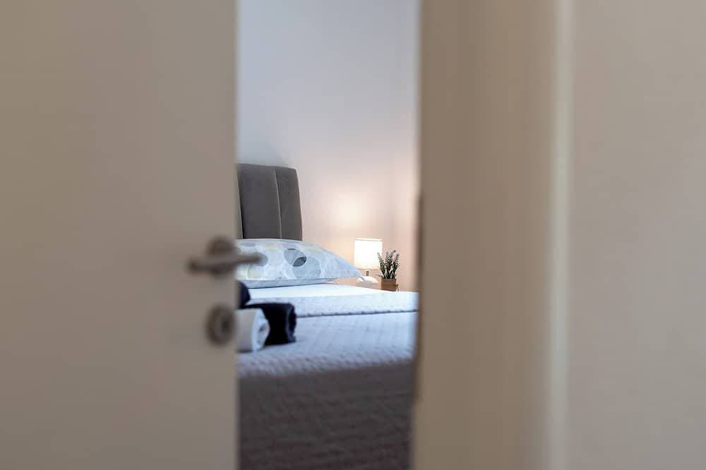 Foto 2 von 30: Stipe 2 mit einem Schlafzimmer, nur 100 m vom Strand in Trogir entfernt
