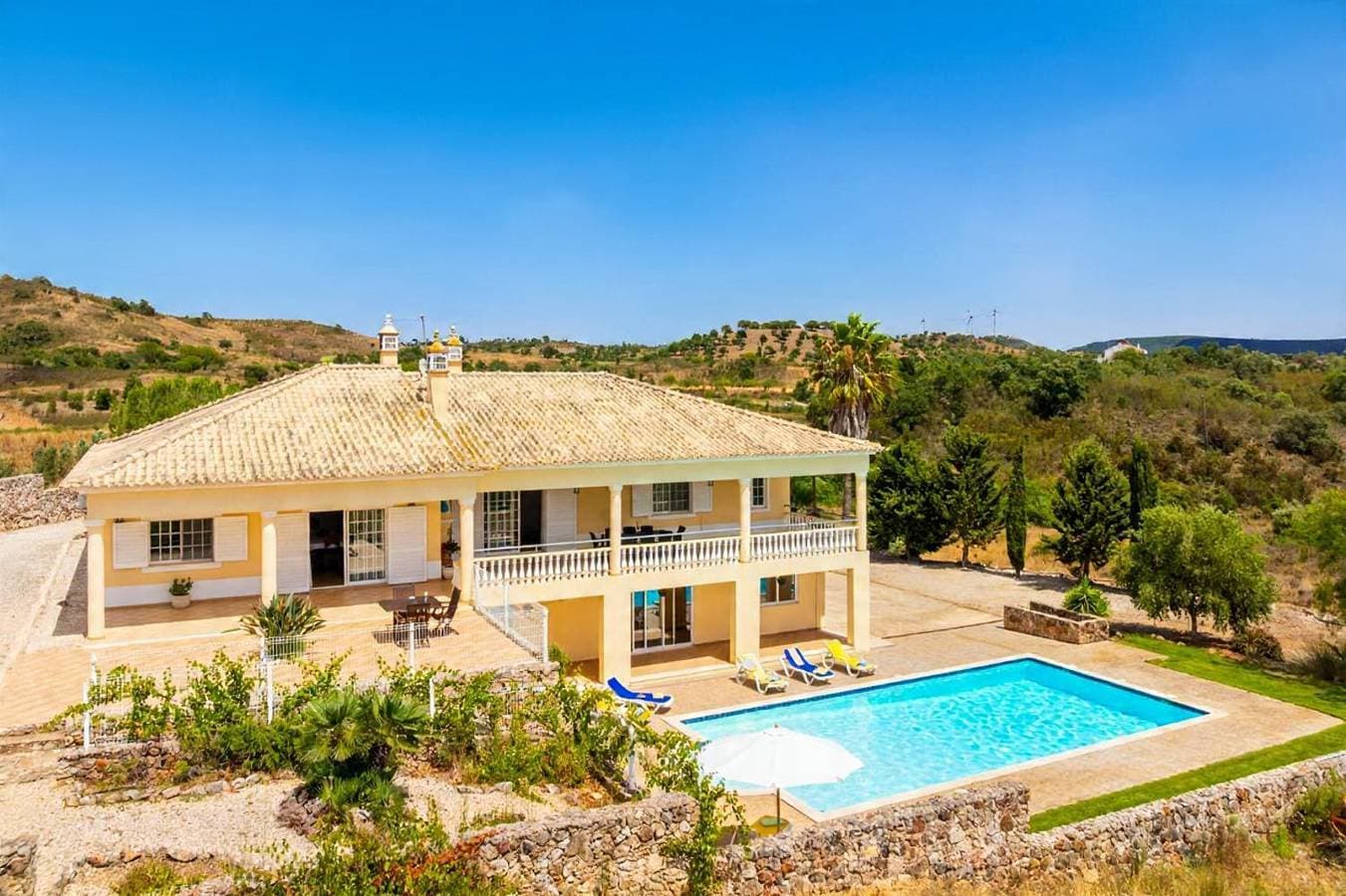 Foto 3 von 33: Villa für 8 Personen mit Balkon