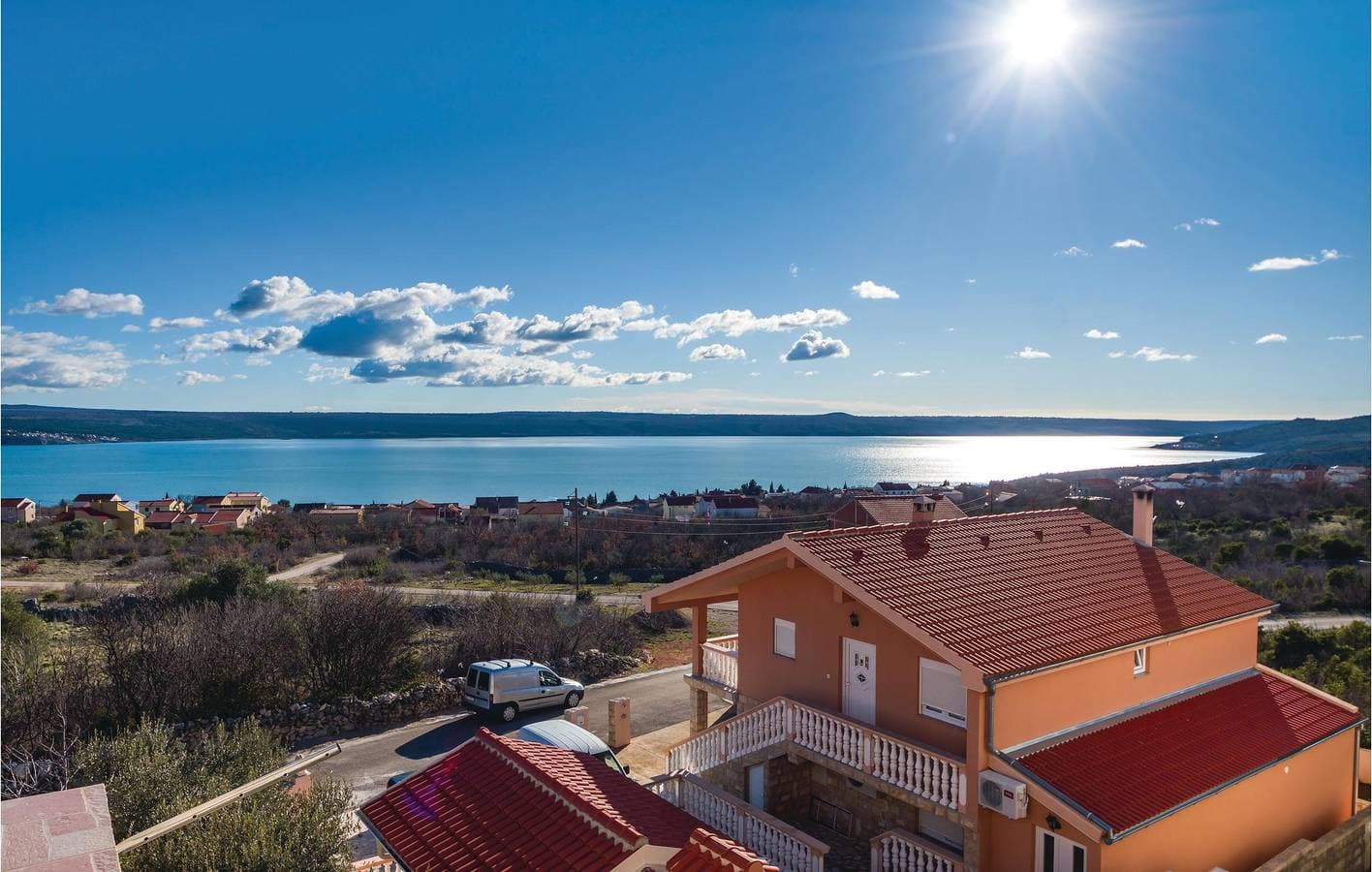 Foto 8 von 32: Apartment am Meer mit Terrasse, Küche und Parkplatz – 2,5 km von Novigrad entfernt