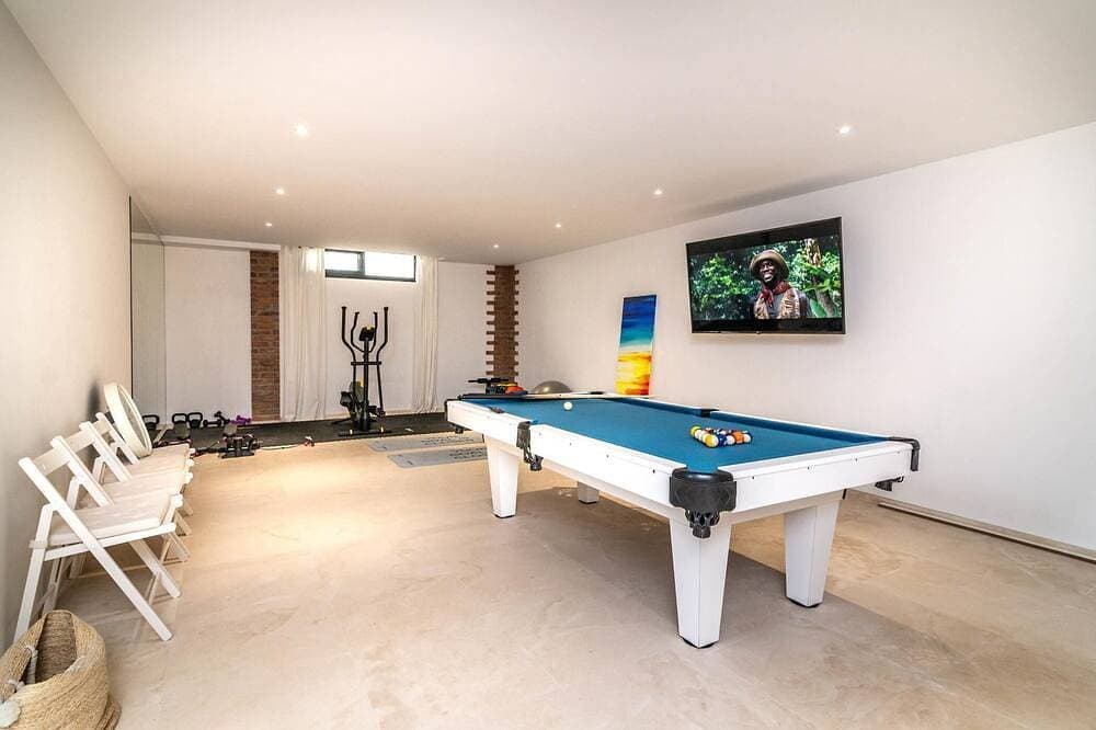 Foto 11 von 30: Remarkable 5 Bdrm Villa Heated Pool & Gym