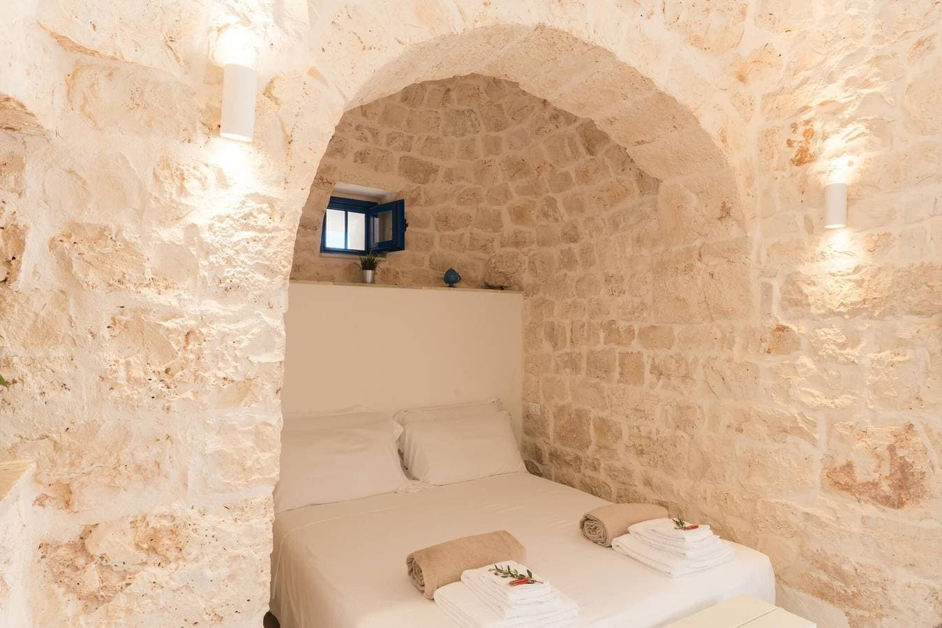 Foto 10 von 33: Trulli Scacciapensieri mit privatem Pool in der apulischen Landschaft