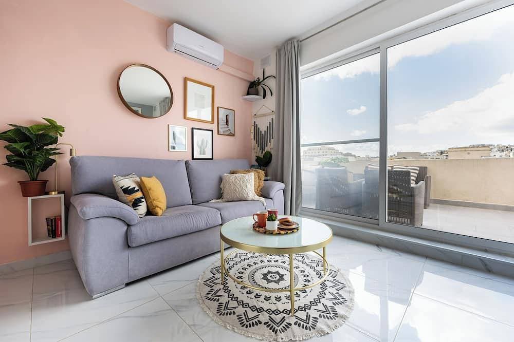Foto 12 von 22: Charming Penthouse with Terrace by the sea