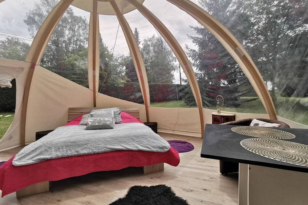 Foto 5 von 27: Gästezimmer „Bulle des Châteaux“ mit WLAN und Pool