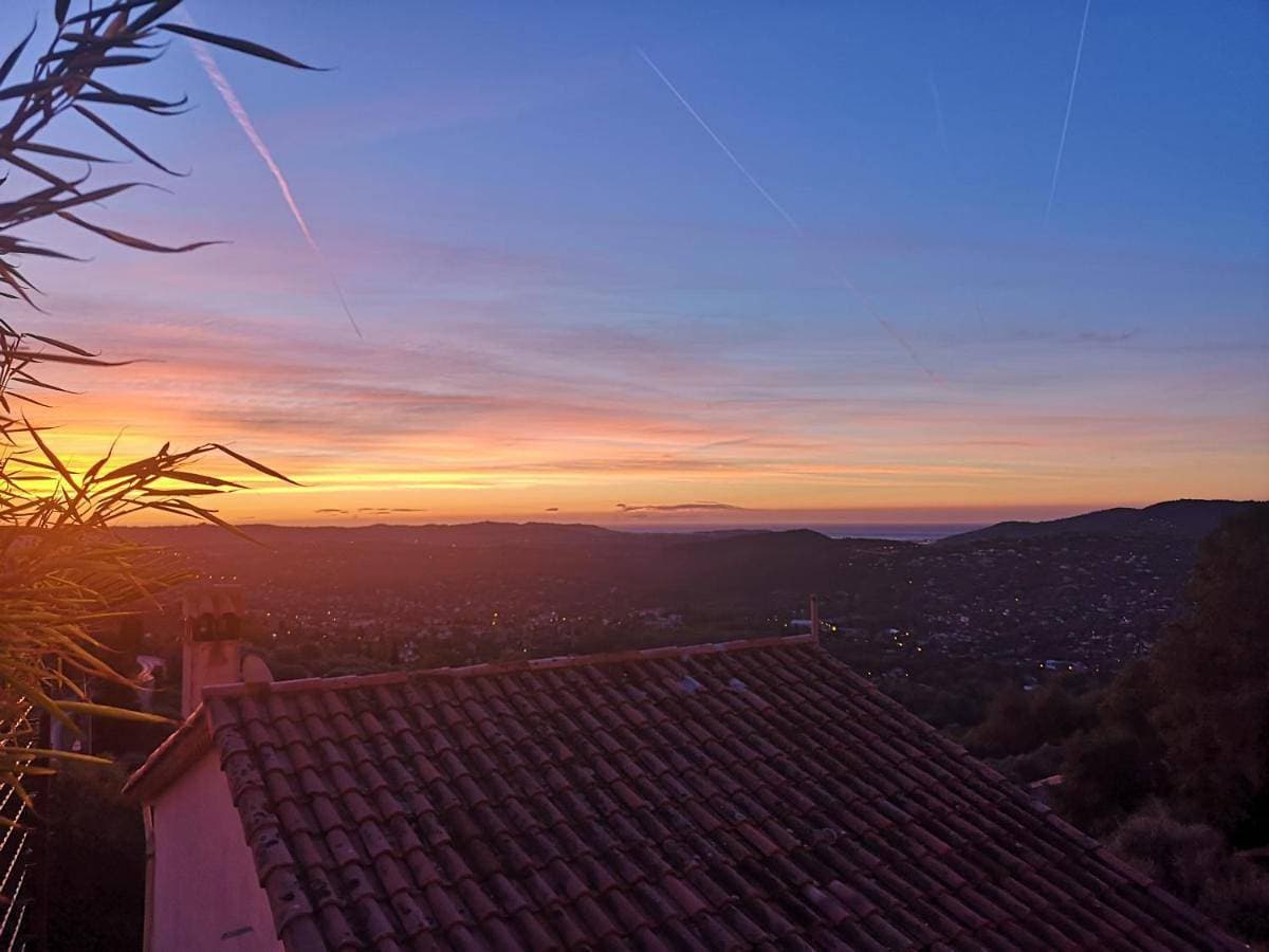 Vue mer, au calme, avec jardin ! 1