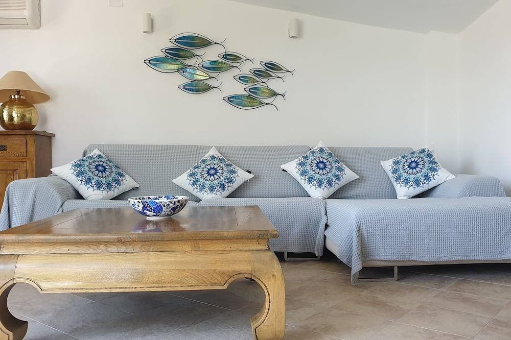 Foto 7 von 22: Romantic Stone Villa With Private Pool Just 100m From The Beach