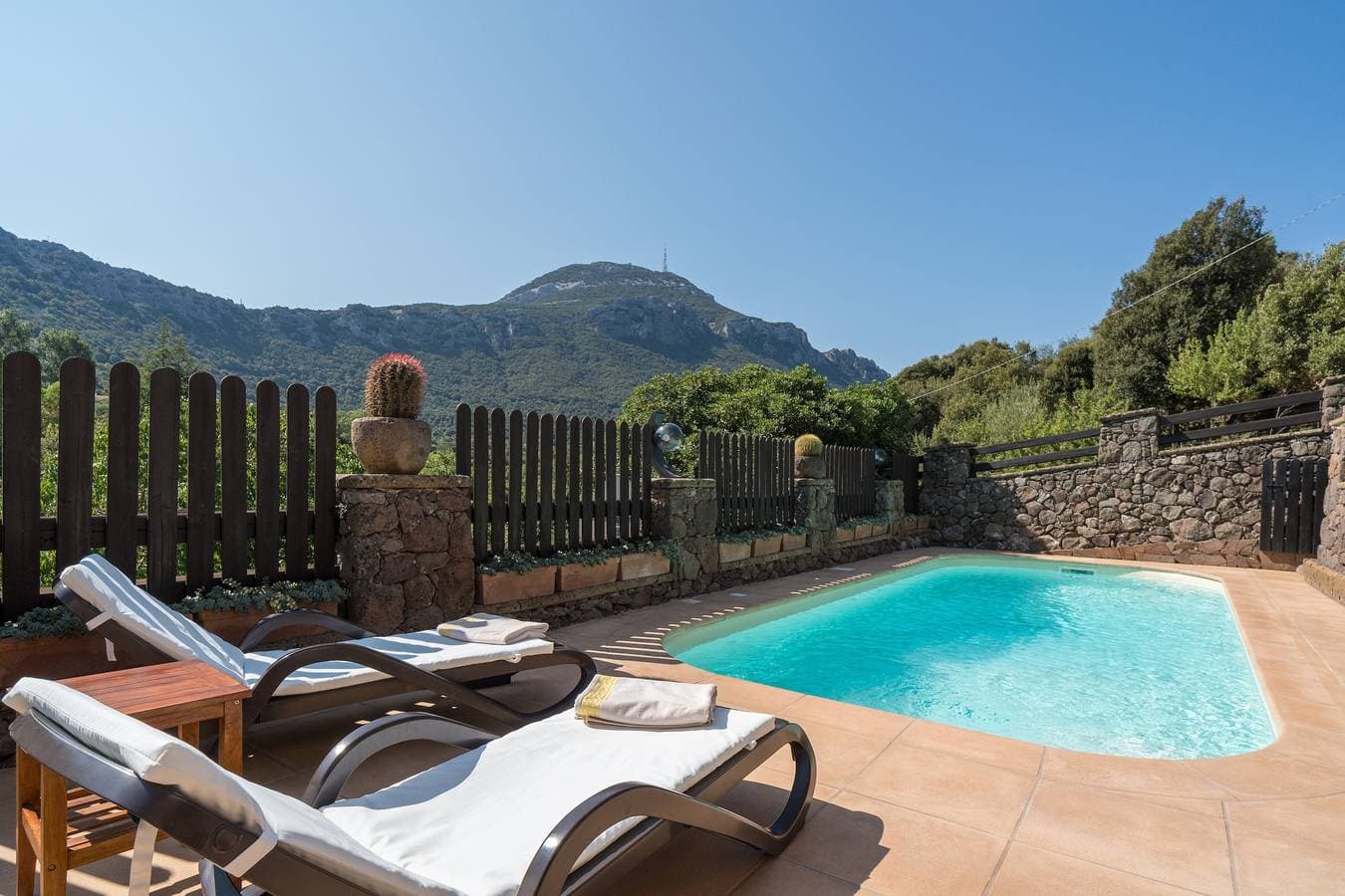 Foto 2 von 26: Ferienhaus 'Bados' mit Bergblick, Pool und Klimaanlage