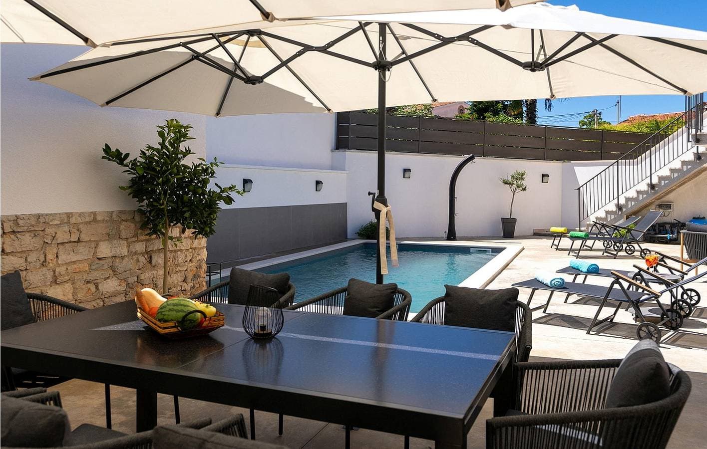 Foto 8 von 40: Modernes 70 m² großes Apartment mit Terrasse und Pool in der Nähe der Pizzeria Capri