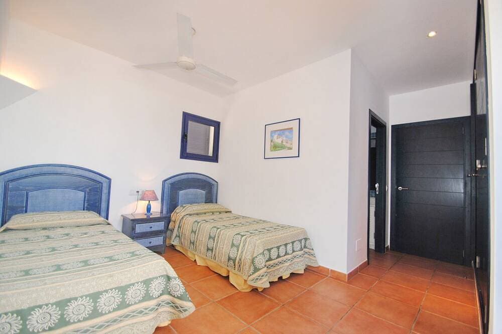 Foto 3 von 30: Frontlinie Villa In Es Forti, Cala d'Or