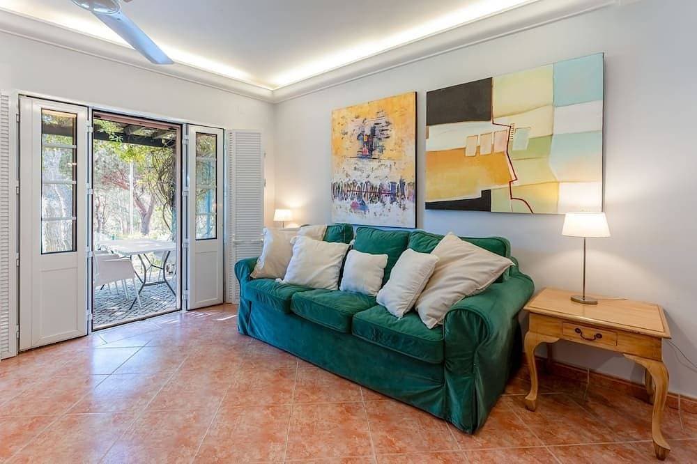 Foto 11 von 30: 2 Bdr House W/Terrace in Praia Verde by LovelyStay