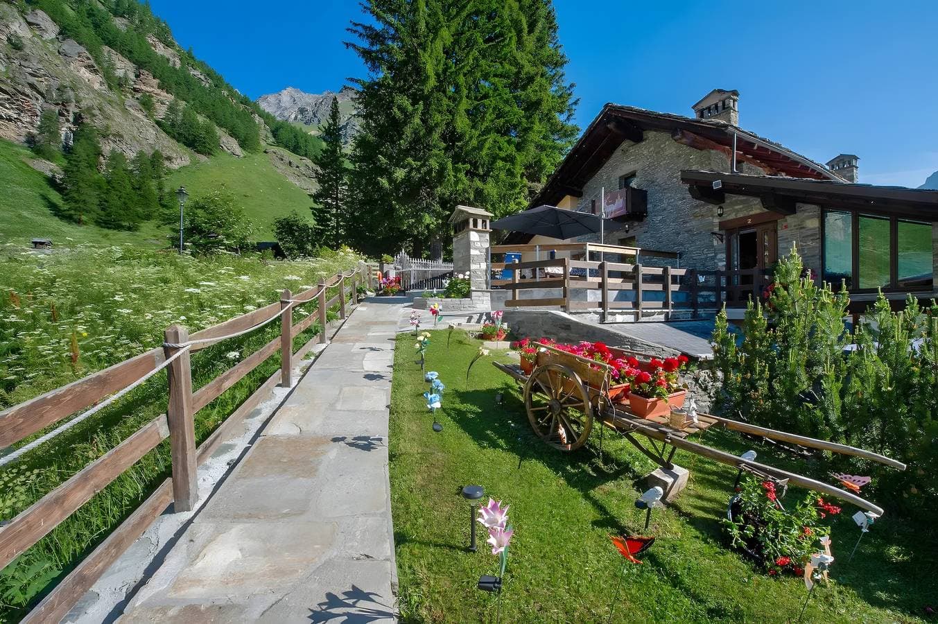 Foto 9 von 50: Zimmer '6' mit gemeinsamer Terrasse, gemeinsamem Garten und Wi-Fi
