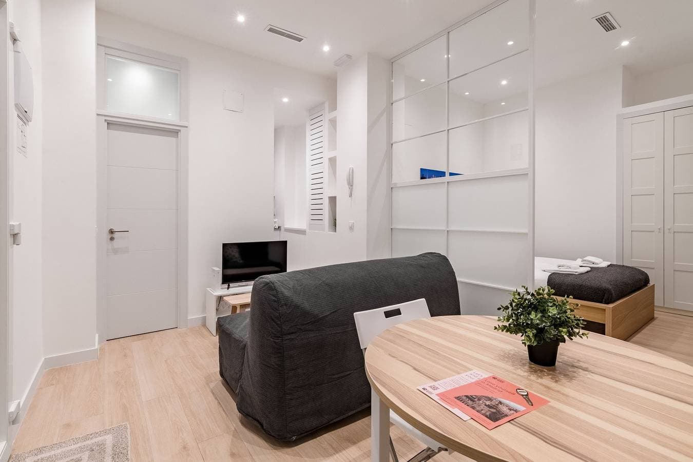 Foto 5 von 16: GuestReady - Flat near Palacio Real