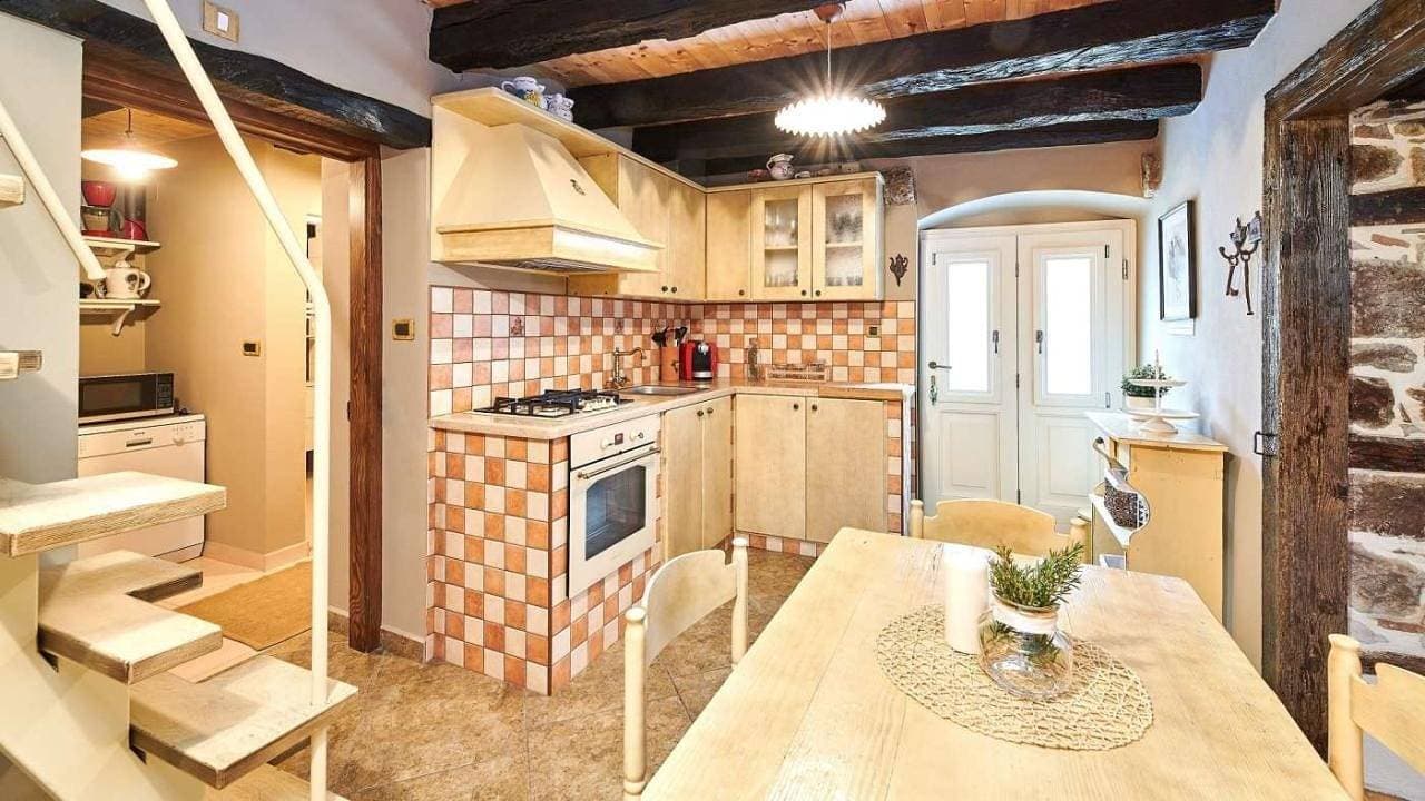 Foto 12 von 38: Ländliche Villa Katarina Gračišće mit Pools und einer Sauna