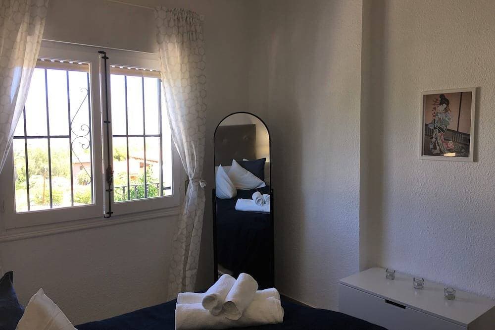 Foto 4 von 30: Albir Apartment in Haus mit Gemeinschaftspool, Balkon mit Blick auf die Berge und das Meer