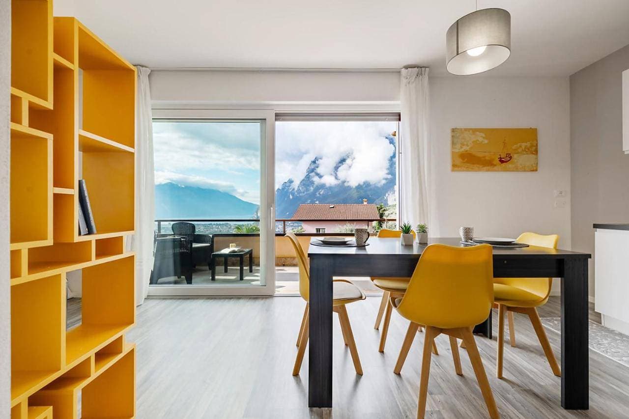 Appartamento Angolo di Pietro con balcone e vista 1