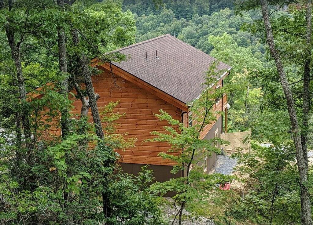Foto 8 von 49: Awesome Views at High Elevations - 1 bedroom with King bed, 3 bath cabin