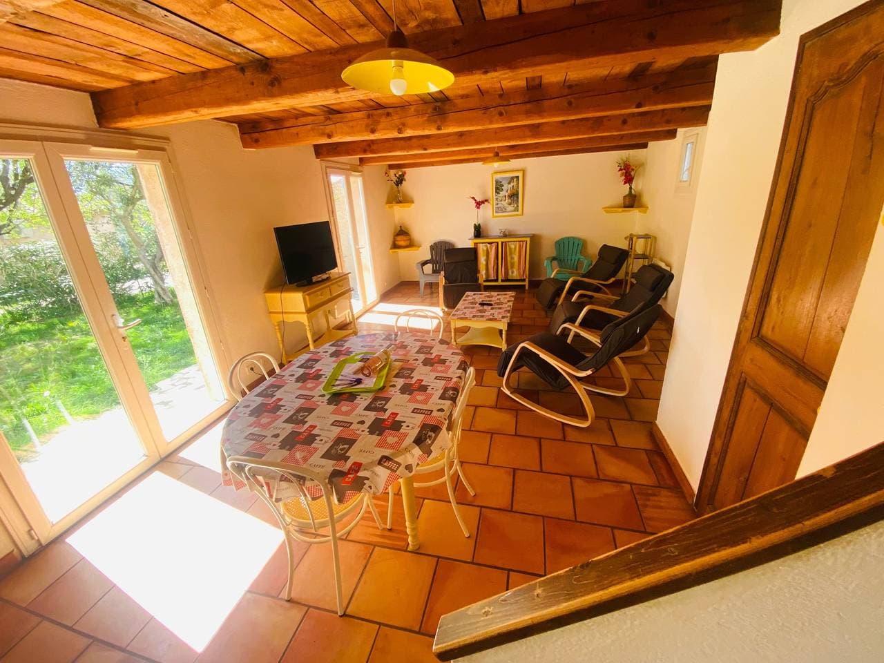Foto 2 von 25: Ferienhaus 'Maison, piscine, animaux, jardin' mit Gemeinschaftspool, privater Terrasse und WLAN