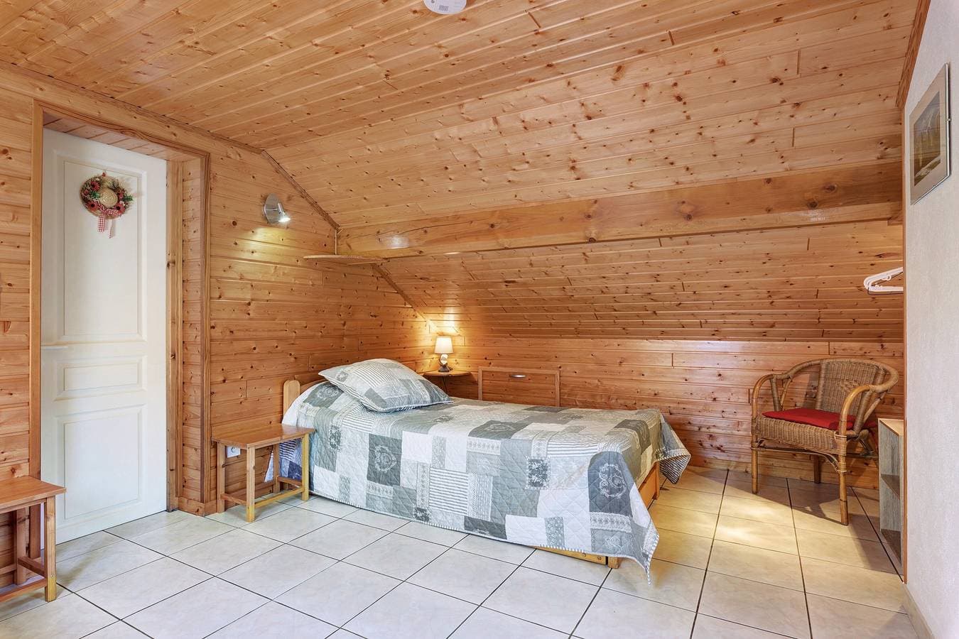 Foto 7 von 33: Gästezimmer „La Rossinière“ mit Bergblick, privater Terrasse und WLAN