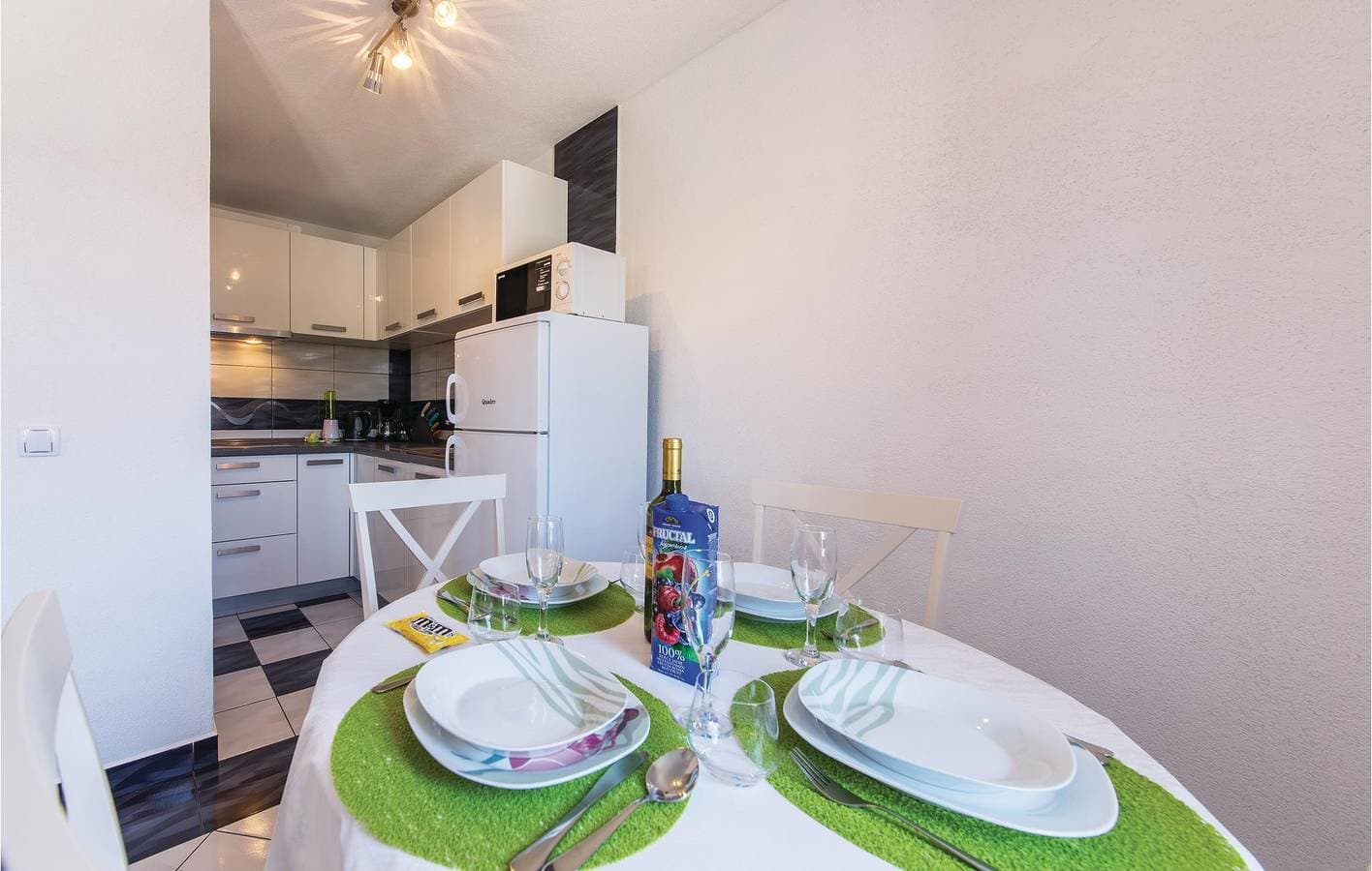 Foto 12 von 27: Gemütliche Ferienwohnung mit Terrasse, Parkplatz und WLAN in der Nähe von Valbandon und der Küste